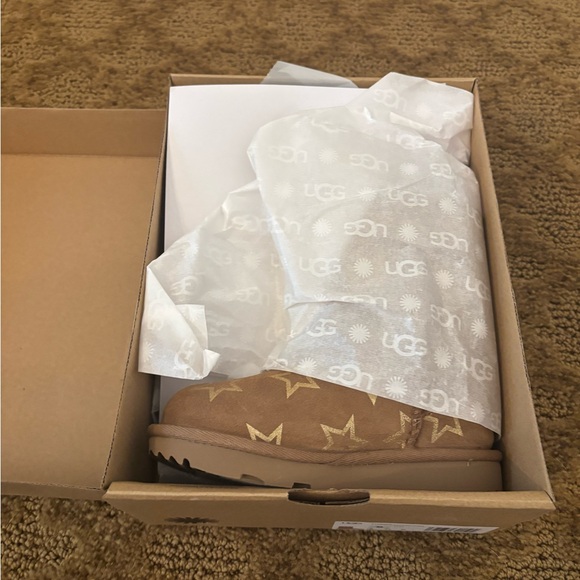 Ugg kids classic ll iridescent star boot - Picture 3 of 6